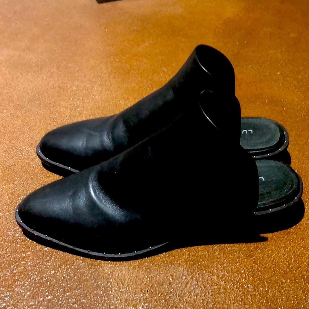 Worn once. Super comfortable.